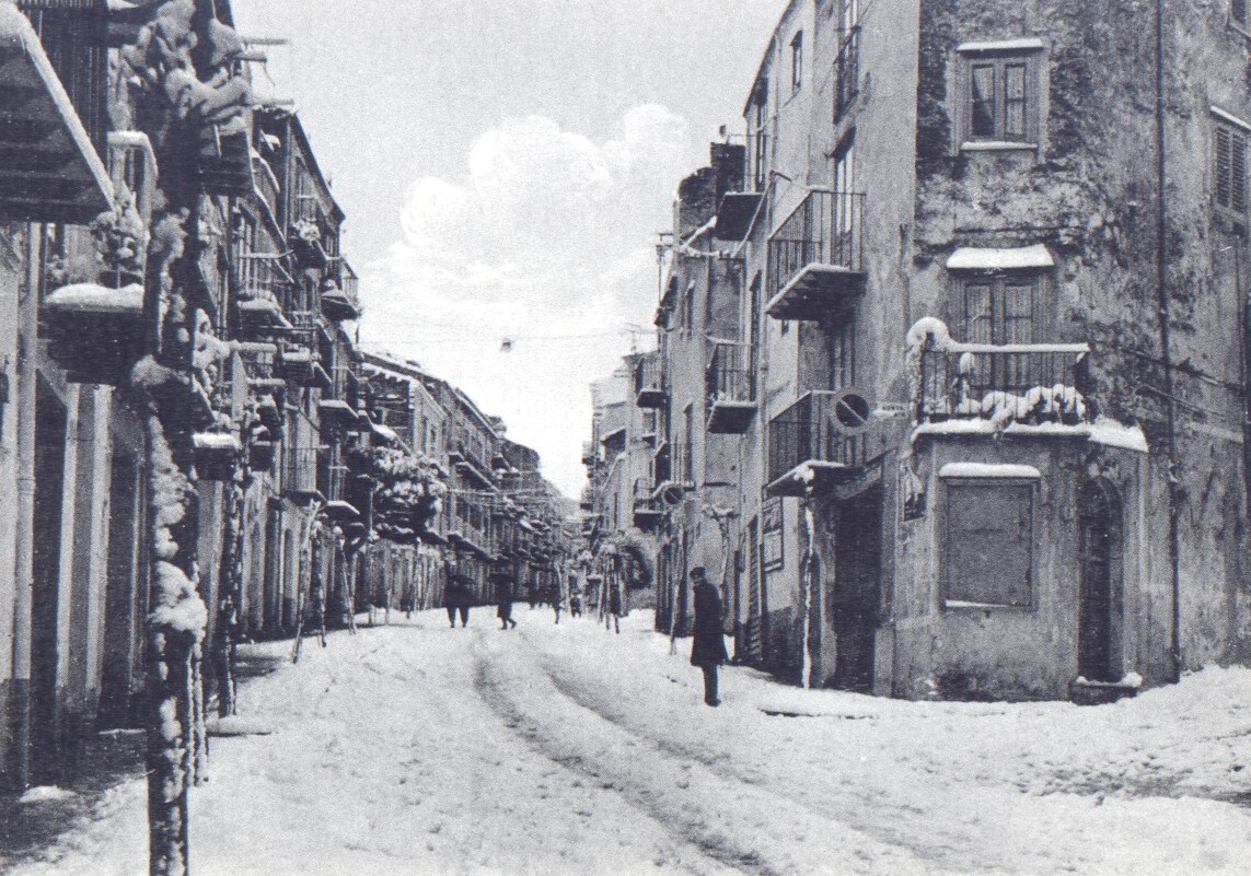 Via VittorioEmanuele dopo la nevicata del 62