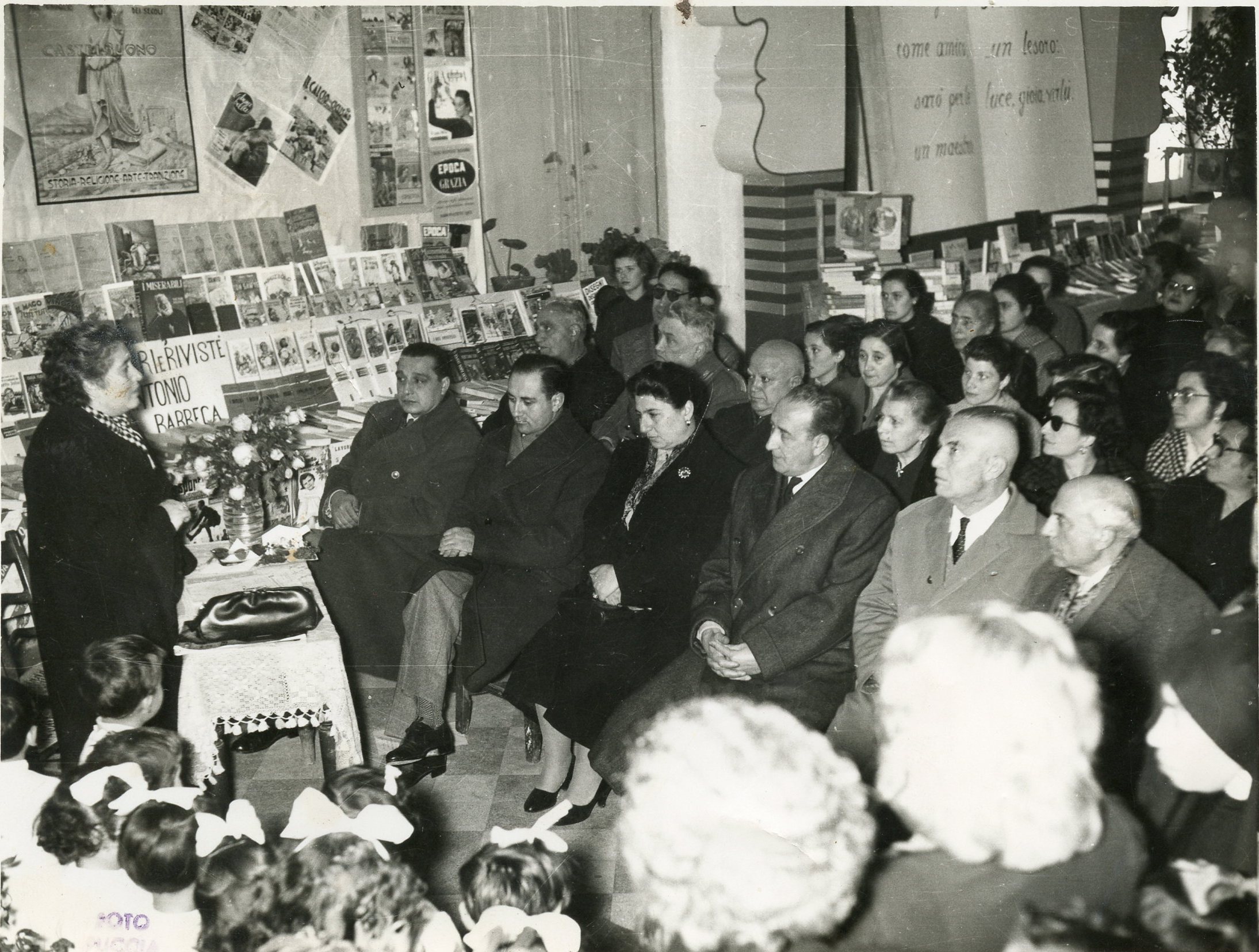 Festa del Libro nel salone della Badia (attuale sala delle Capriate). 1953 