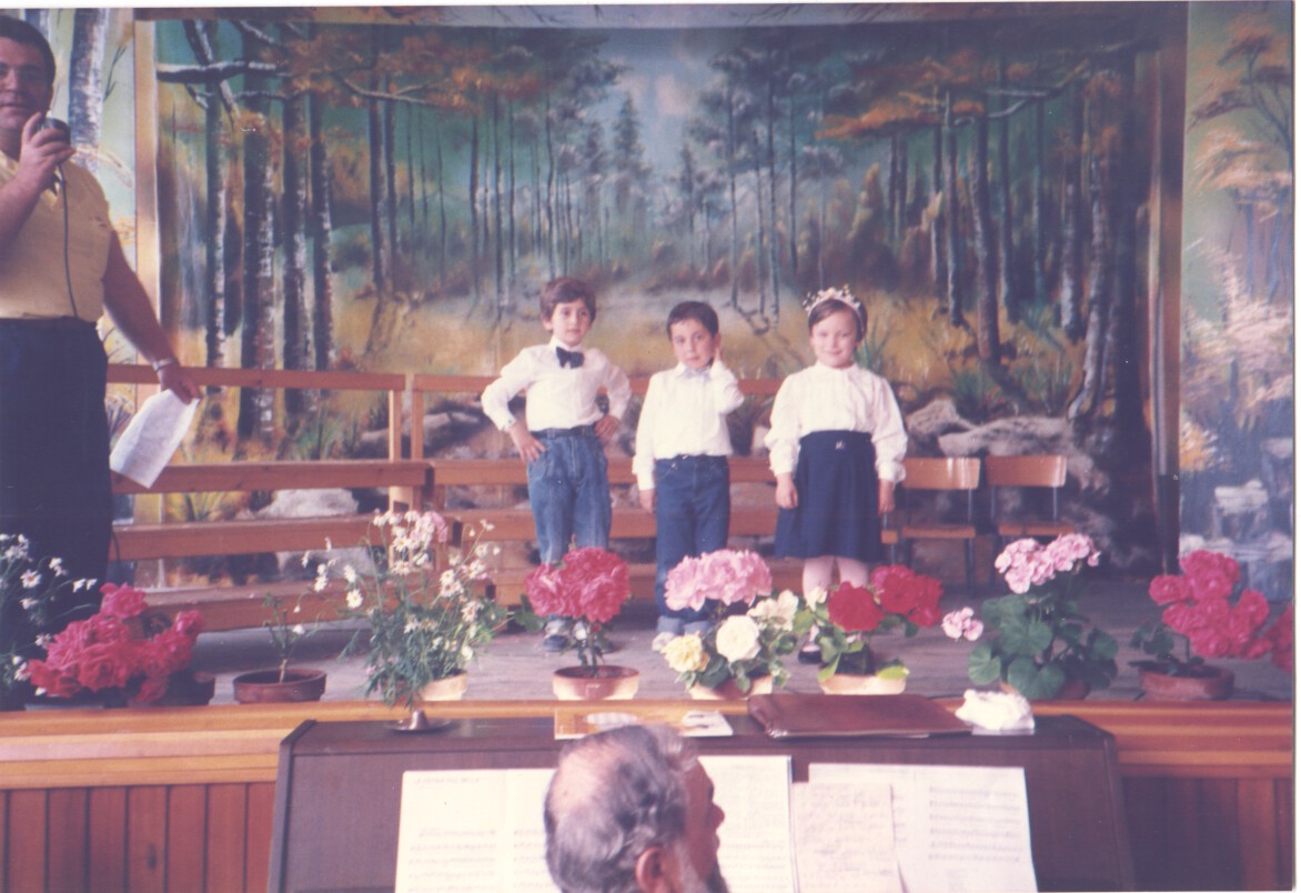 Festa di fine anno . asilo Figlie della Croce 1986 