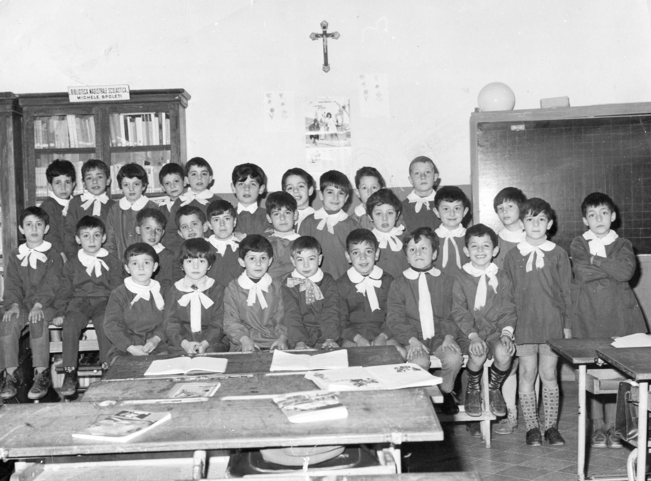 Classe seconda elementare del maestro Giuseppe De Luca. 1970/71