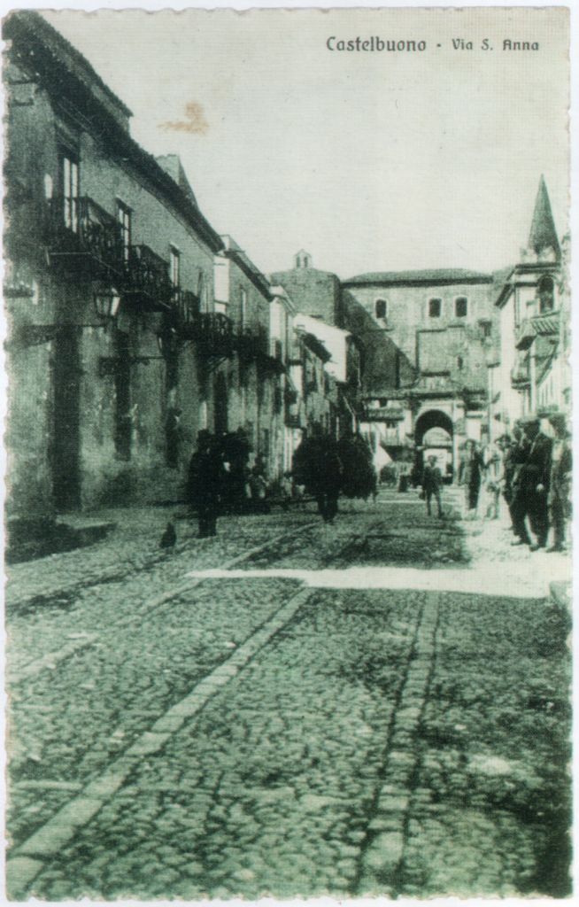 La via Sant'Anna agli inizi del '900