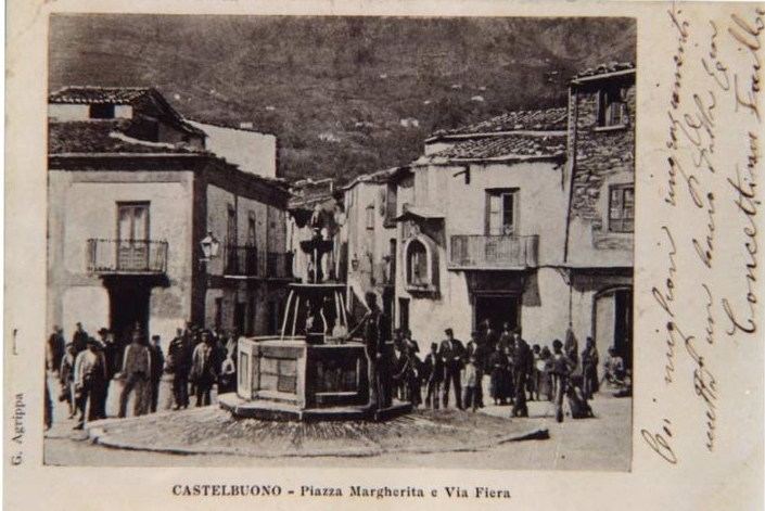 La fontana di piazza Margherita nei primi anni '20
