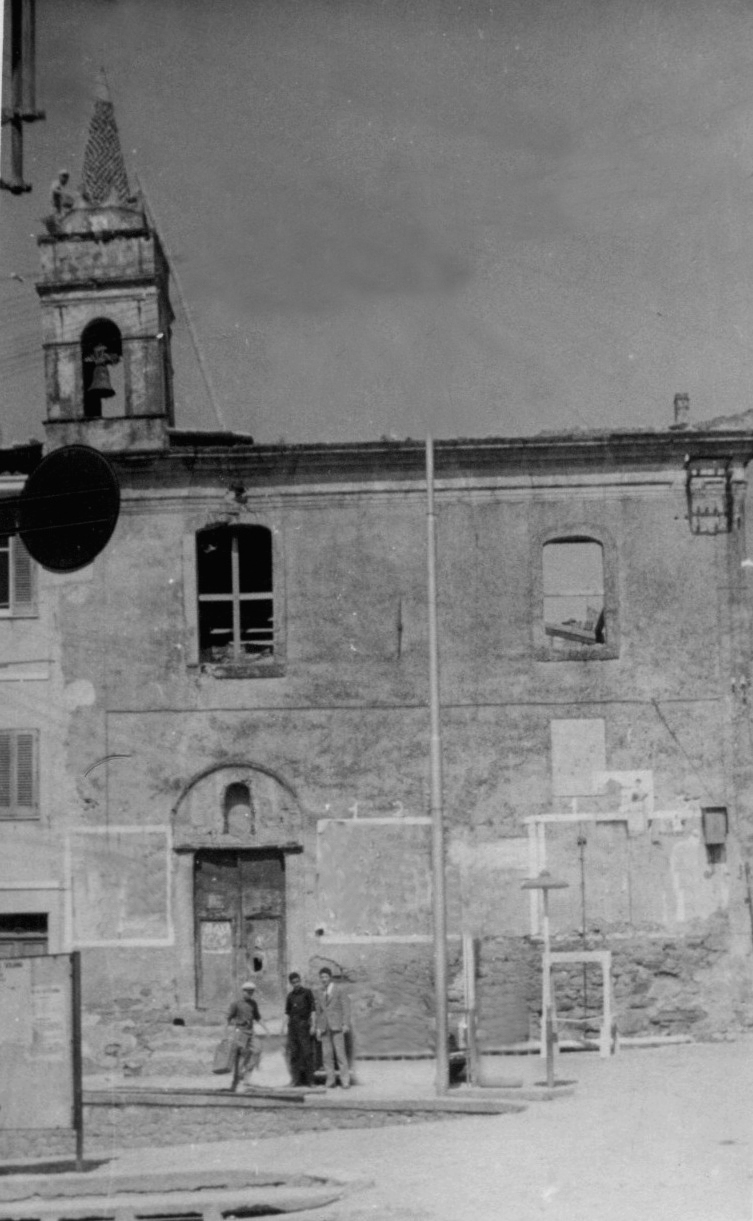 Inizio dei lavori di demolizione della chiea di S. Antonio Abate ubicata in piazza Matteotti, fine anni '50
