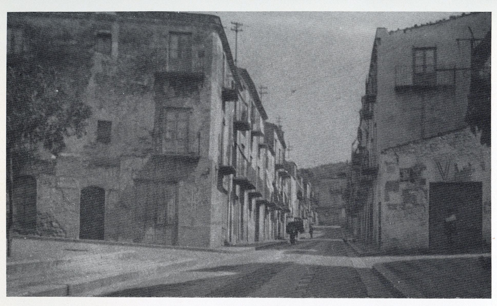 Foto degli anni '30 con particalare scorcio della cosiddetta puntâ cursa (via Avvenire). Il nome siciliano deriva dal fatto che in quei pressi era posto il traguardo delle corse equestri che si svolgevano il primo giorno di sant’Anna, quando ancora la strada era in terra battuta