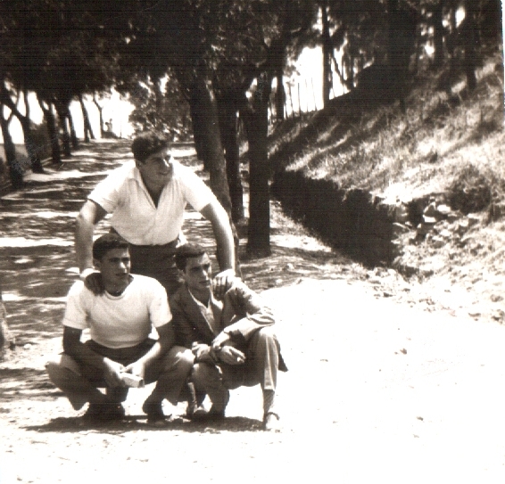 Il viale dietro al Castello negli anni '50 con Nuccio Di Napoli, Martino Sferruzza e Peppe Guarcello