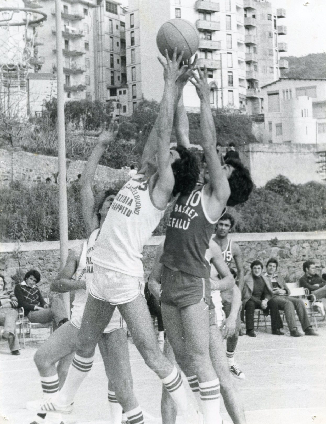 Basket 1976
