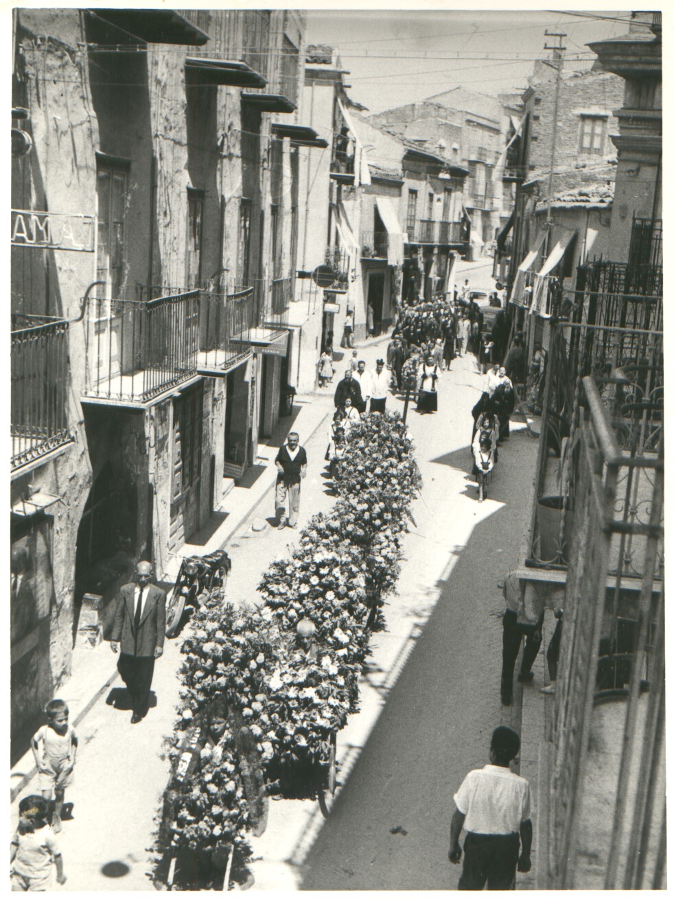 Corte funebre in Corso Umberto - anni '60