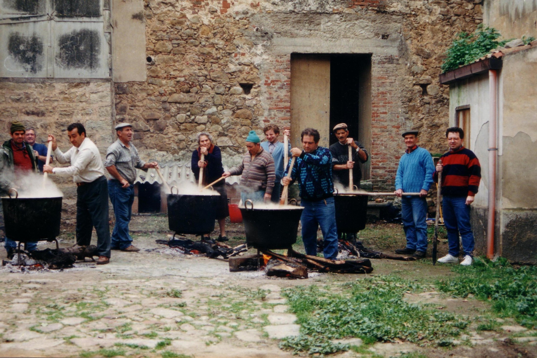 Cottura della Cuccia per Santa Lucia di Paese anni 80
