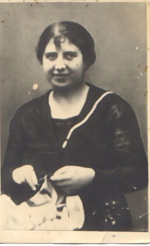 Donna  che cuce 1919