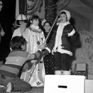 Spettacolo natalizio degli alunni di scuola elementare del plesso San Paolo 1971/72
