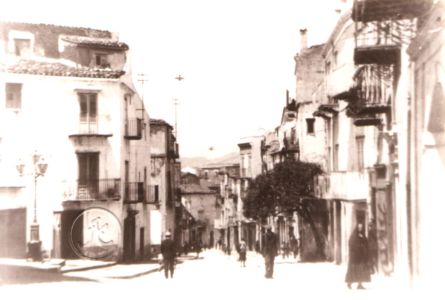 Vista verso valle (piazza Matteotti) della strata longa negli anni '30