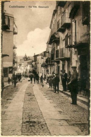 La via Vittorio Emanuele degli anni '40