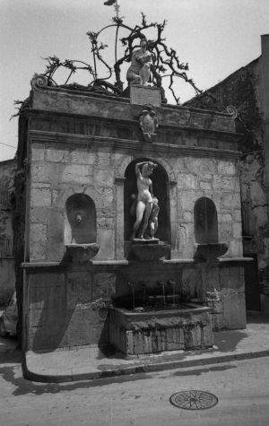 Un'immagine della fontana della Venere Ciprea nella primavera del 1980