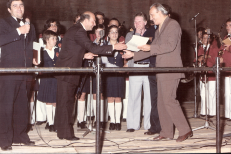 L'On. Carollo premia il maestro L. Perrini