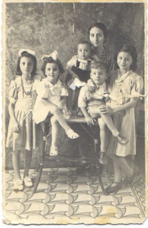 Madre con i suoi cinque figli